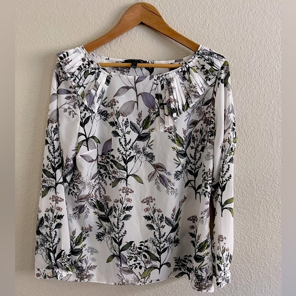 Banana Republic Tops - Banana Republic Floral Blouse Size Large Petite